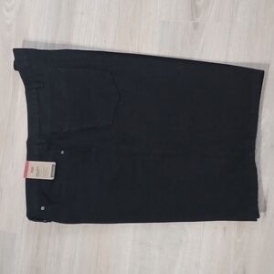 LEVIs black denim jean shorts w/ pockets.  LEVIs 469 Loose shorts. Size 54. NWT